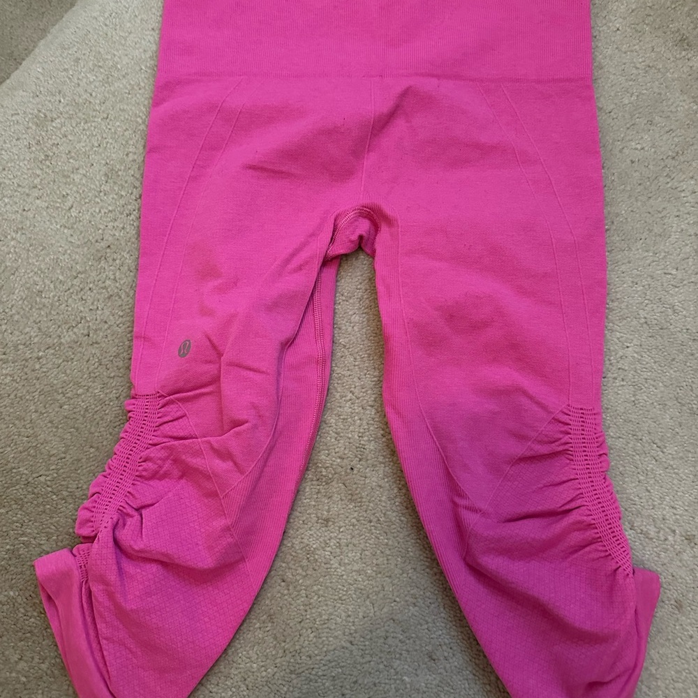 Lululemon crop leggings.